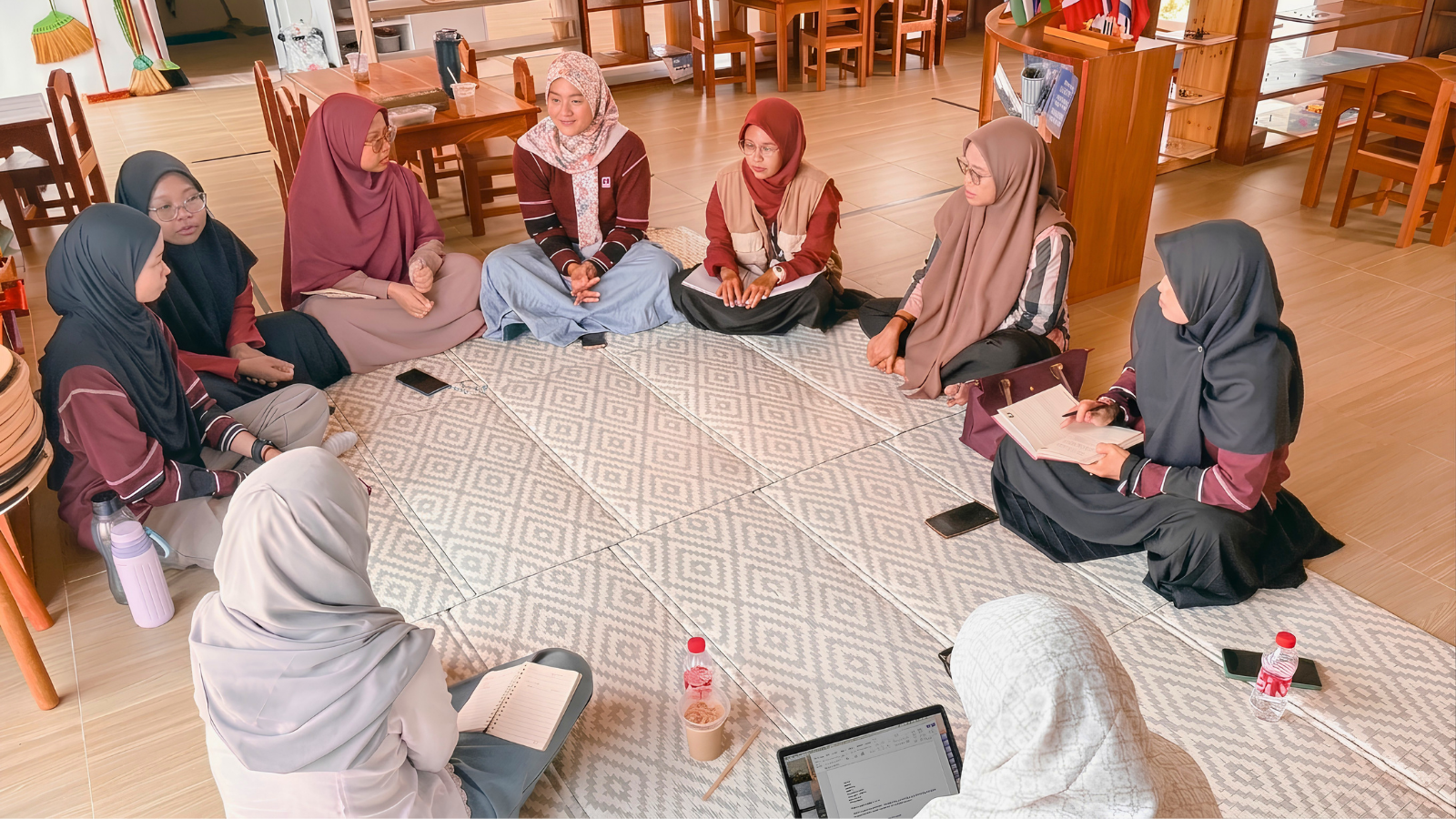 Kegiatan pengembangan profesional guru Montessori Islam melalui kemitraan in-house RONA TTC Growth Partnership